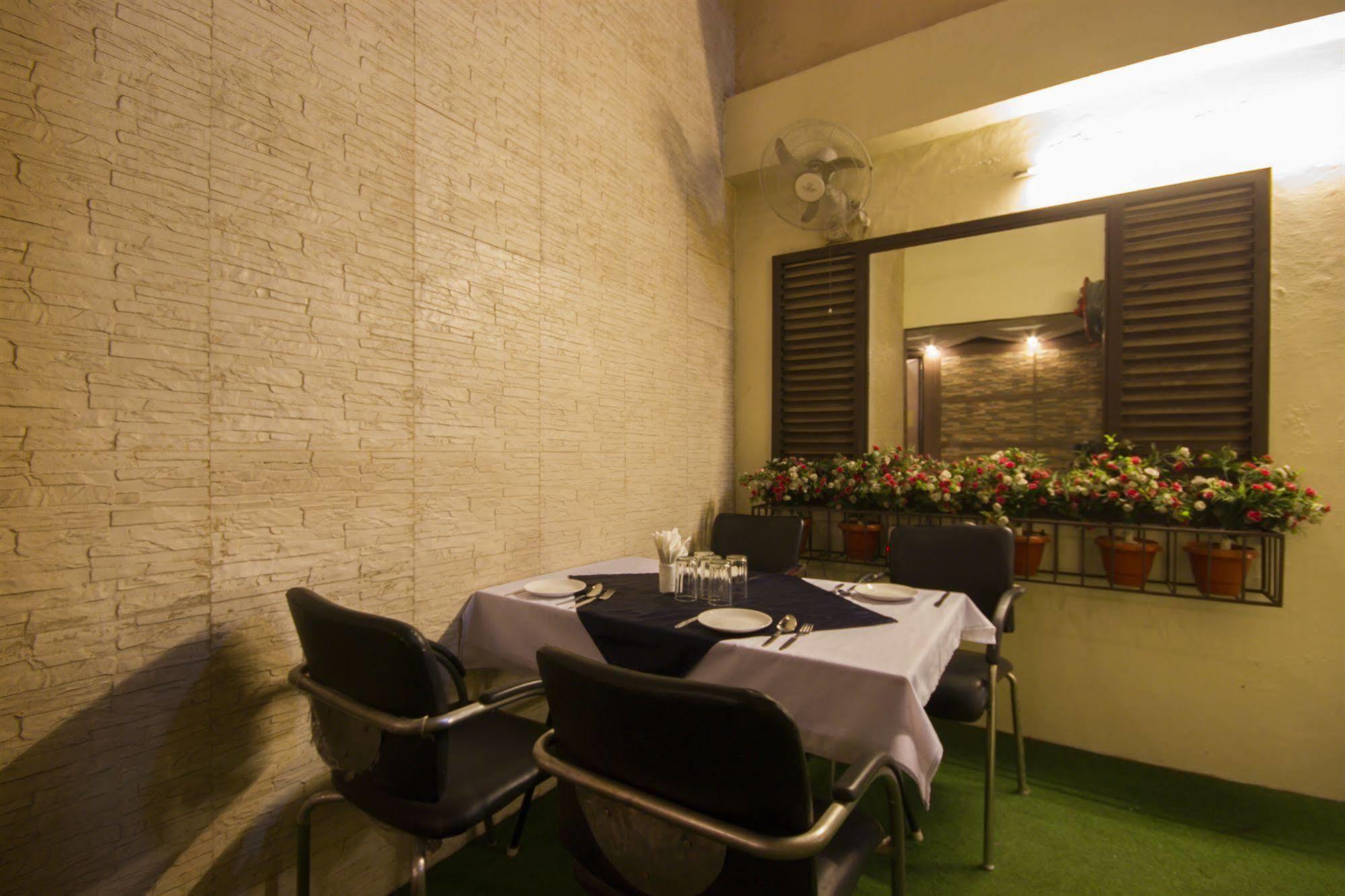 Hotel Sunstar Heights Delhi Kültér fotó