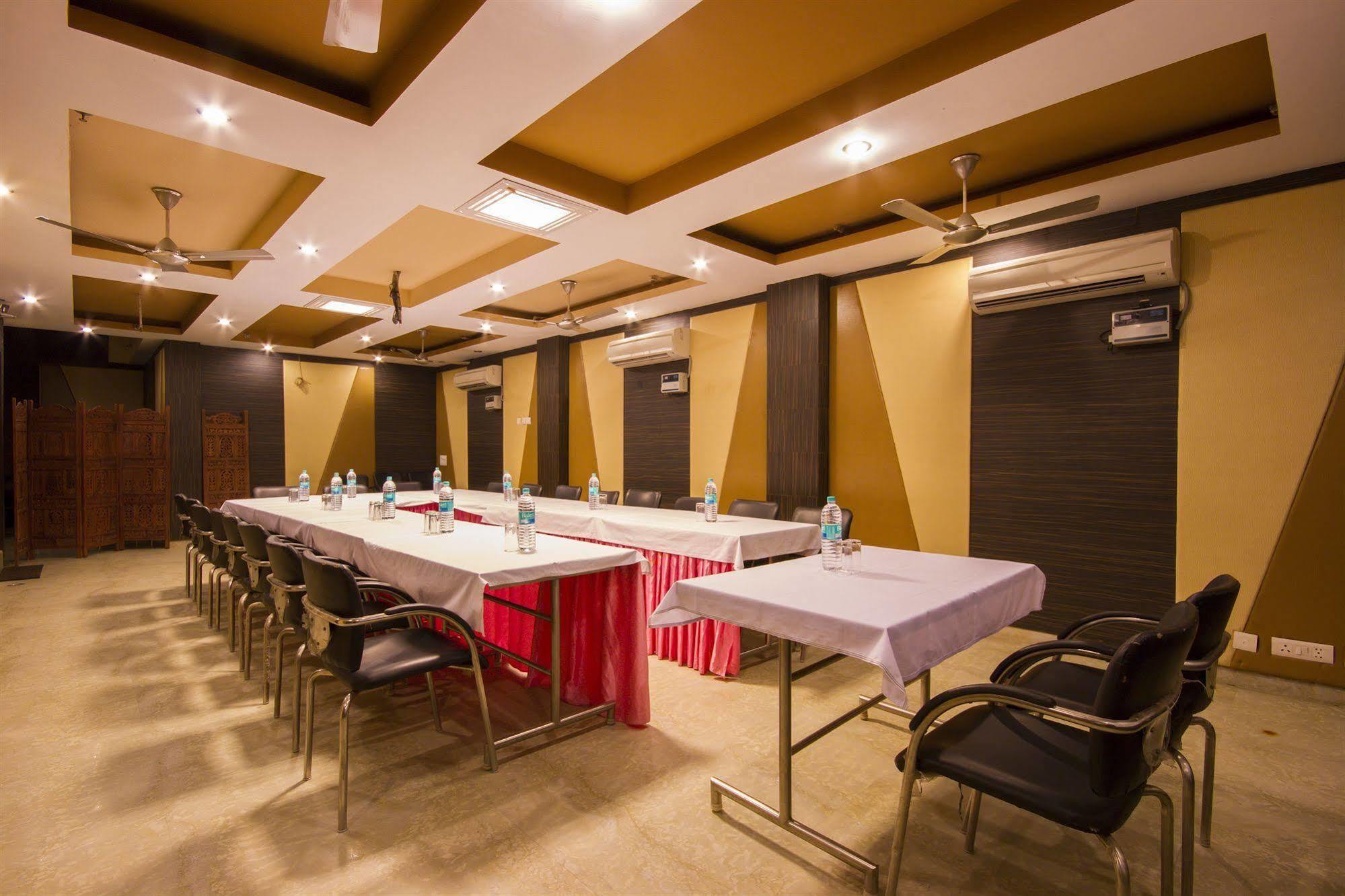 Hotel Sunstar Heights Delhi Kültér fotó