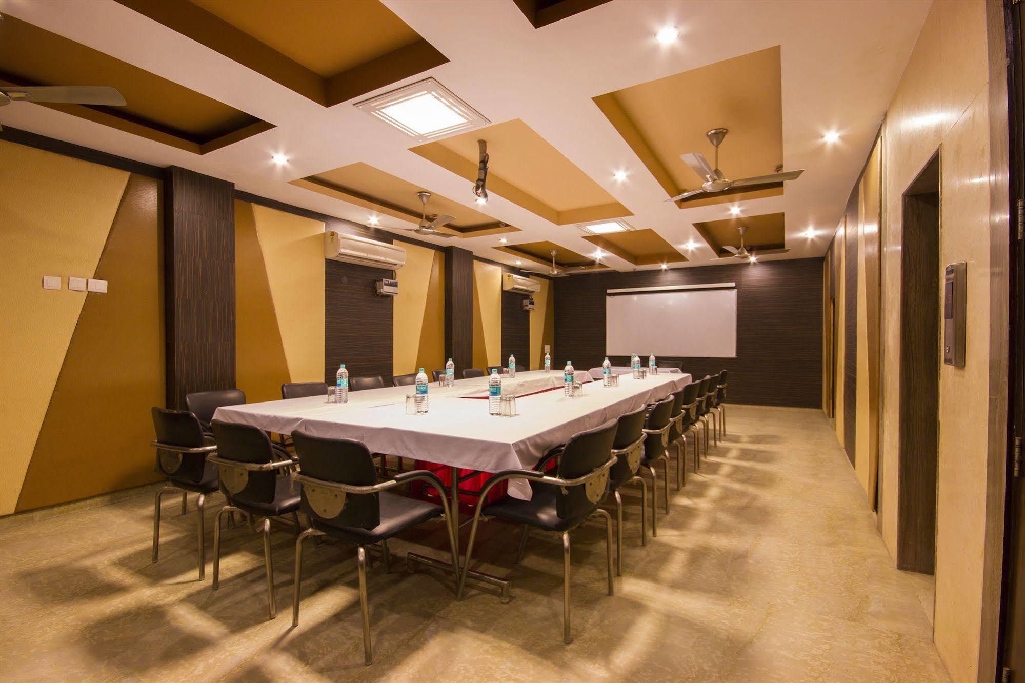 Hotel Sunstar Heights Delhi Kültér fotó